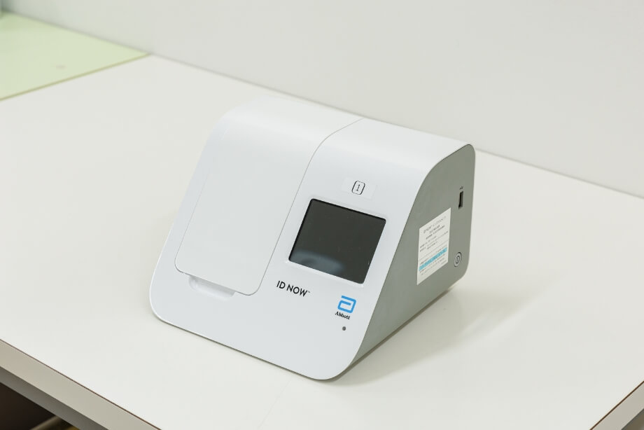 簡易PCR検査機器（ID now）