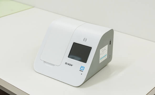 簡易PCR検査機器（ID now）